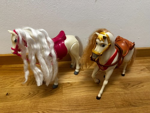 Zwei treue barbie - treue, barbie-pferde