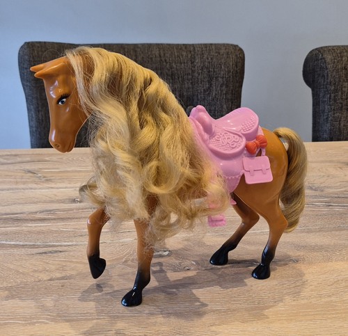 Barbie pferd mit rosa - sattel, /